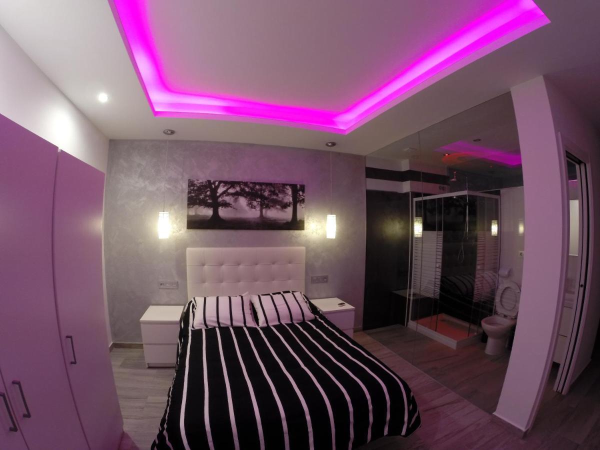 Conil Red-Black Apartment Conil De La Frontera Bilik gambar